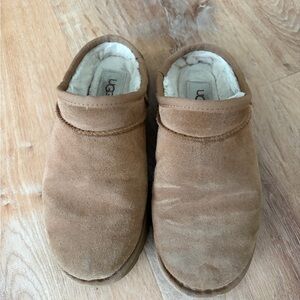 UGG Classic Slipper in Chestnut